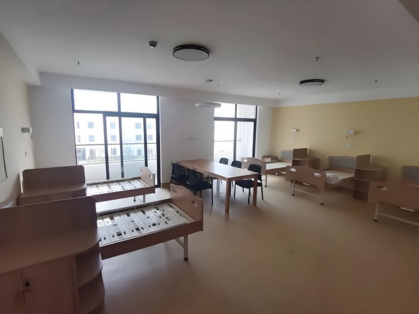 2025办理深圳户口条件_53岁朱茵住山里开破车？ 住山里开破我们贼了家进